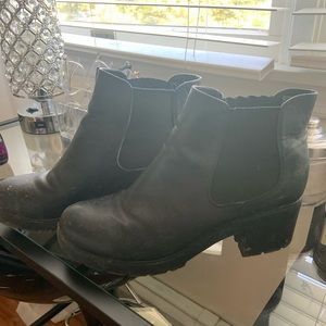 STEVE MADDEN CHELSEA ANKLE BOOTIES